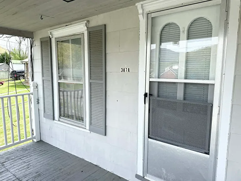 307 E Spring St #1 — Photo 3