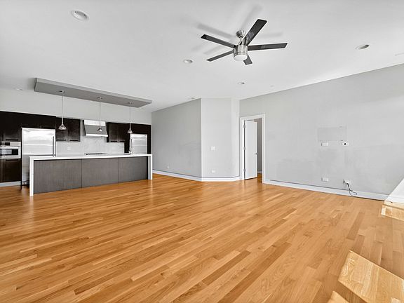 5th image of 1317 N Larrabee St #401