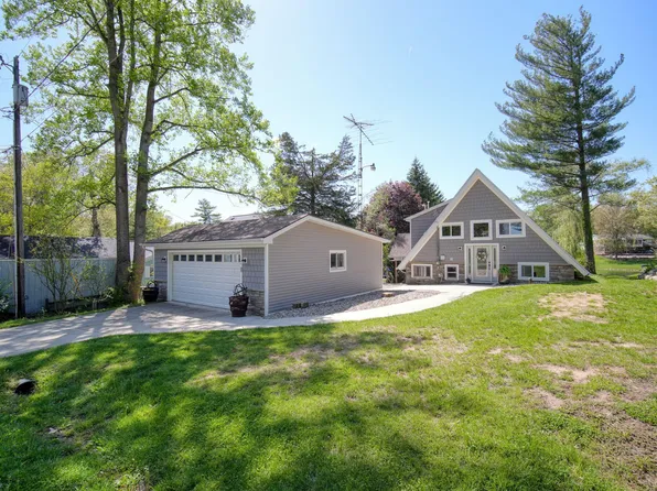 235 Pine Hill Lake Dr, Horton, MI 49246