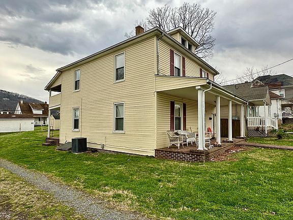 2nd image of 1021 Penmar Ave SE