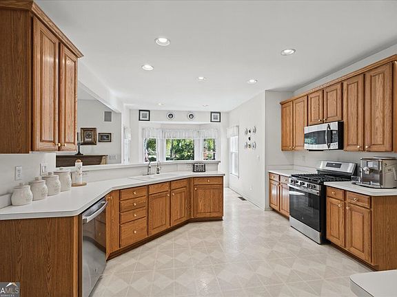 5th image of 2497 Ridgelake Dr