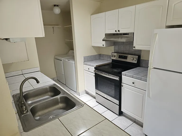 7927 Camino Glorita — Photo 2