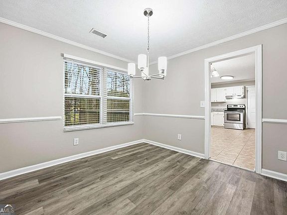 4th image of 44 Birch Rill Dr