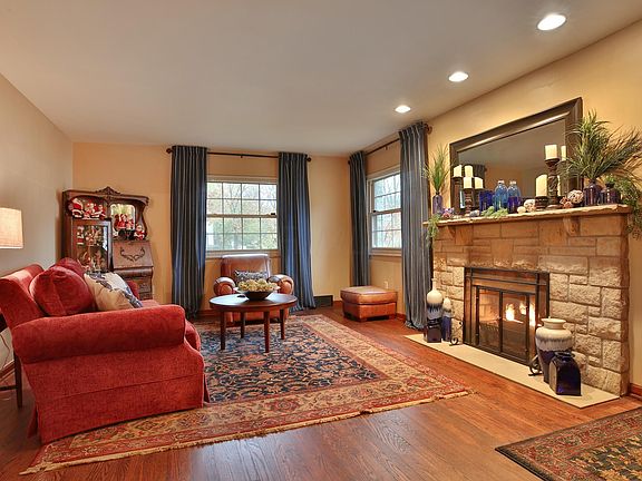 4th image of 222 E Schreyer Pl