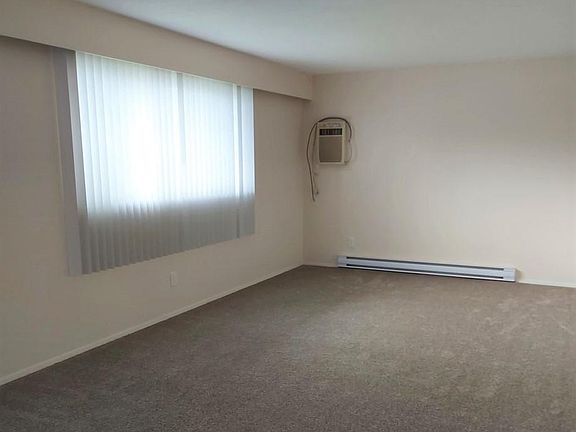 2nd image of 575 Rowcliffe Ave