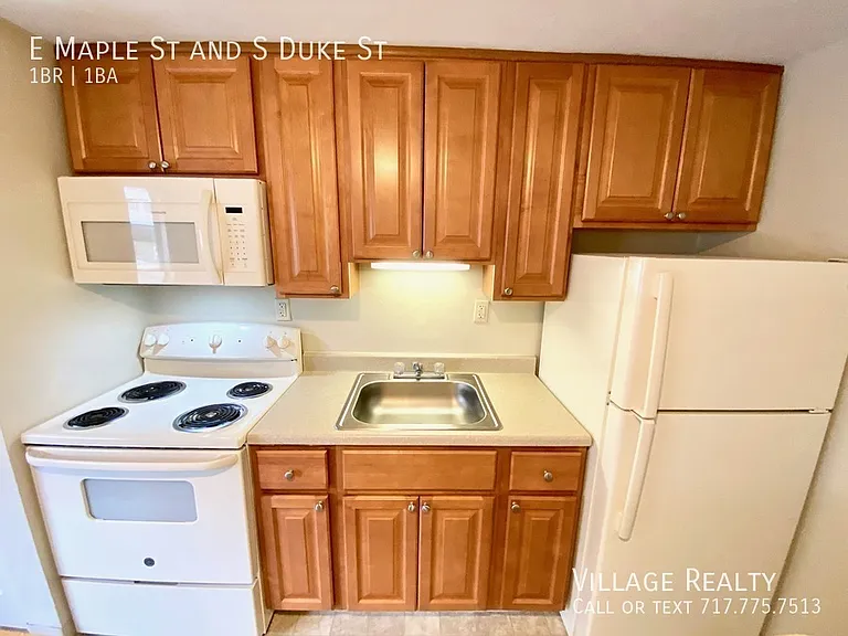 E Maple St — Photo 32