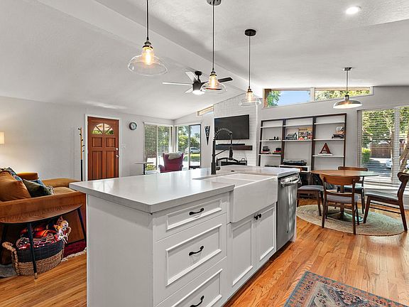 5th image of 4941 Donovan Dr