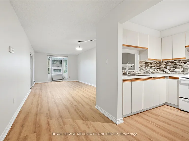 3835 Lake Shore Blvd W #207 — Photo 2