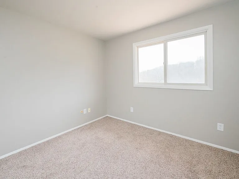 4002-4032 E Shaffer Ave — Photo 32
