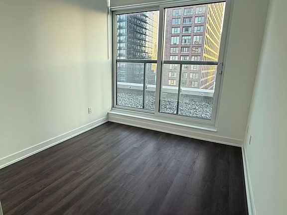 5th image of 609 Sherbourne St #2604