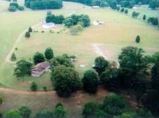 1204 Swannsylvania Rd, Dandridge, TN 37725