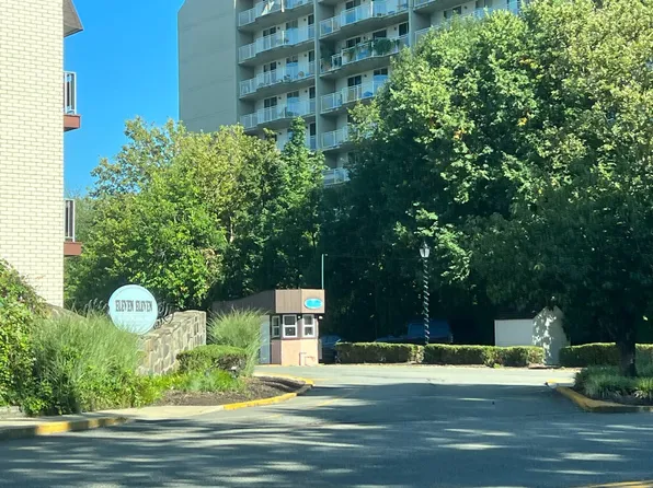 1111 River Rd #A3-a03, Edgewater, NJ 07020