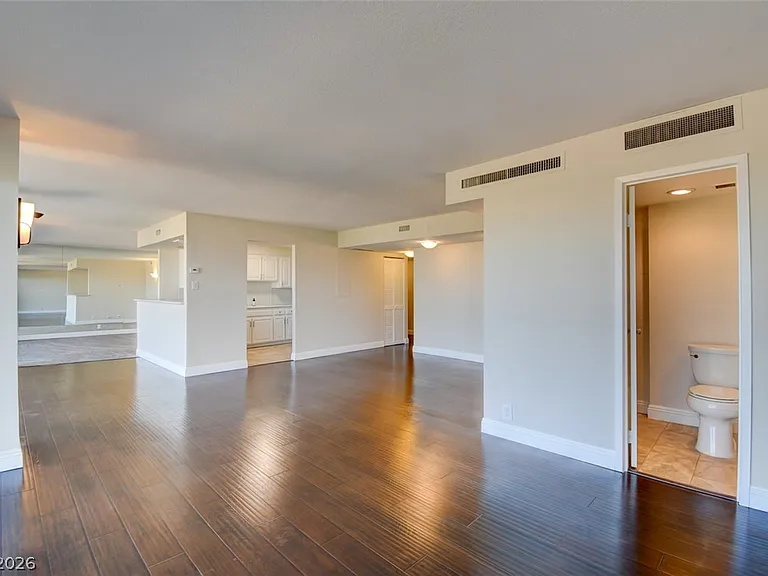 3111 Bel Air Dr #8E — Photo 15