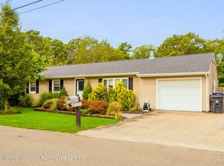 4 Pollys Dr, Toms River, NJ 08753