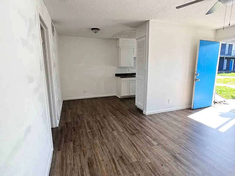 Eastgate Apartments — Photo 3