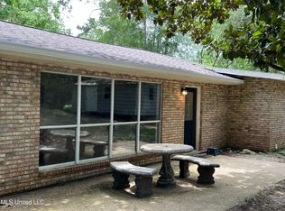 260 Lakeside Dr, Carriere, MS 39426