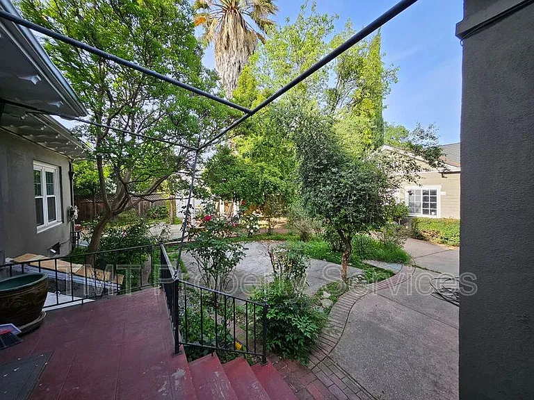 1214 N Pershing Ave — Photo 23
