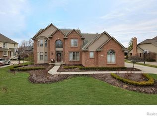 25773 Cheyenne Dr, Novi, MI 48374