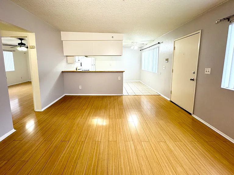 13105 Kornblum Ave — Photo 9