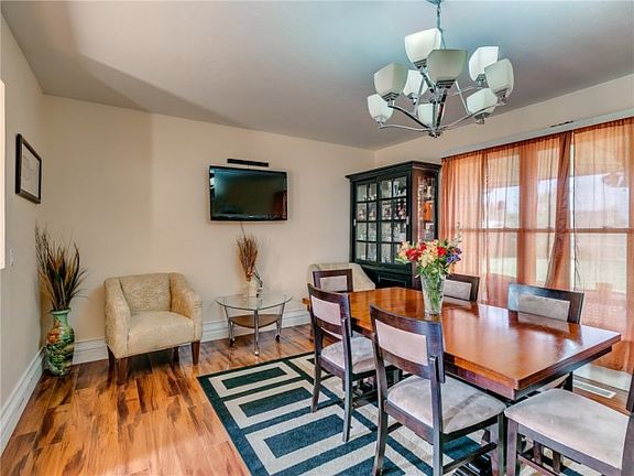 4th image of 713 Woodlawn Dr