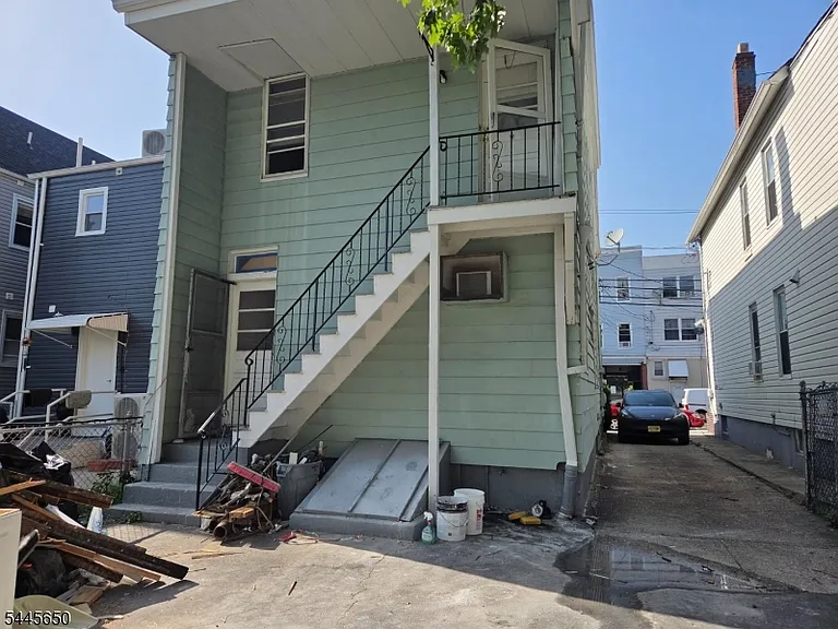 323 William St #1 — Photo 15