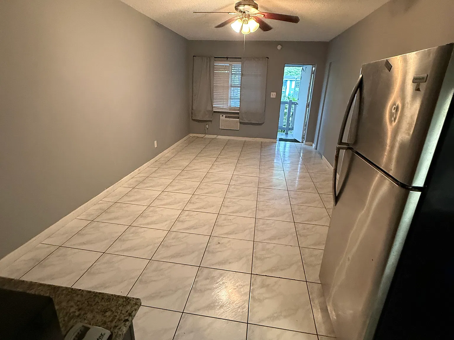 Studio, 5000 sqft, $1,400 — Photo 4