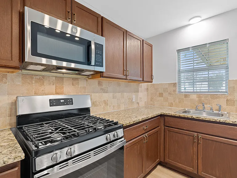 7704 Delafield Ln — Photo 9