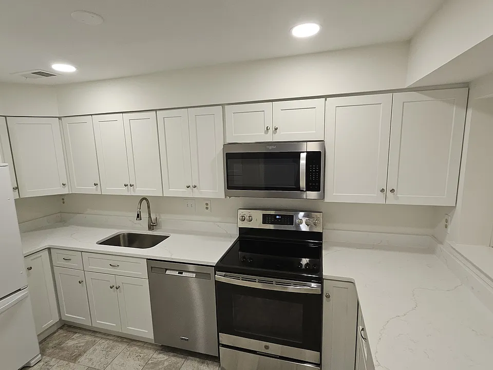 5715 Brewer House Cir #T2