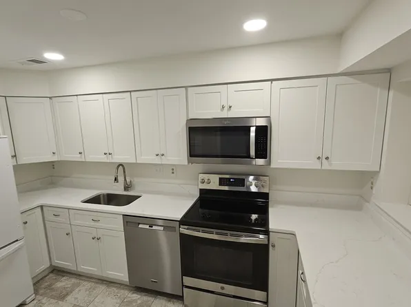 5715 Brewer House Cir APT T2, Rockville, MD 20852