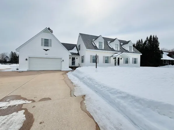 401 Golf Court Dr, Sault Sainte Marie, MI 49783