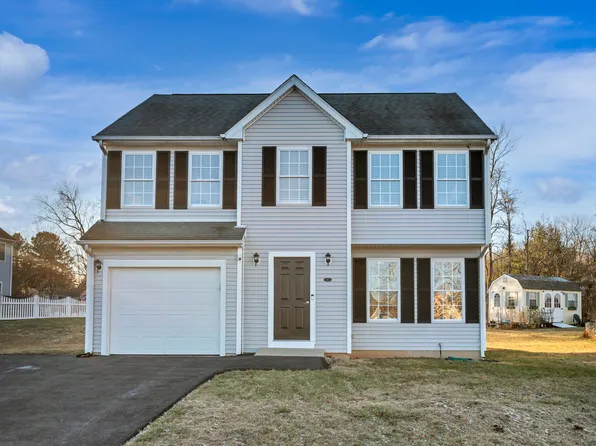 42 Saratoga Way, Meriden, CT 06450