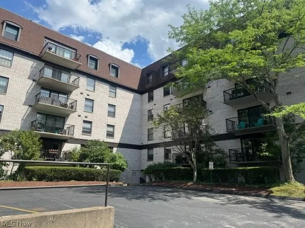 800 Brick Mill Run APT 116, Westlake, OH 44145