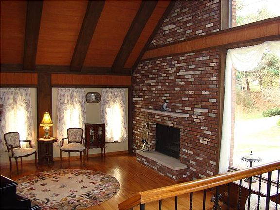 3rd image of 3317 Mayer Dr