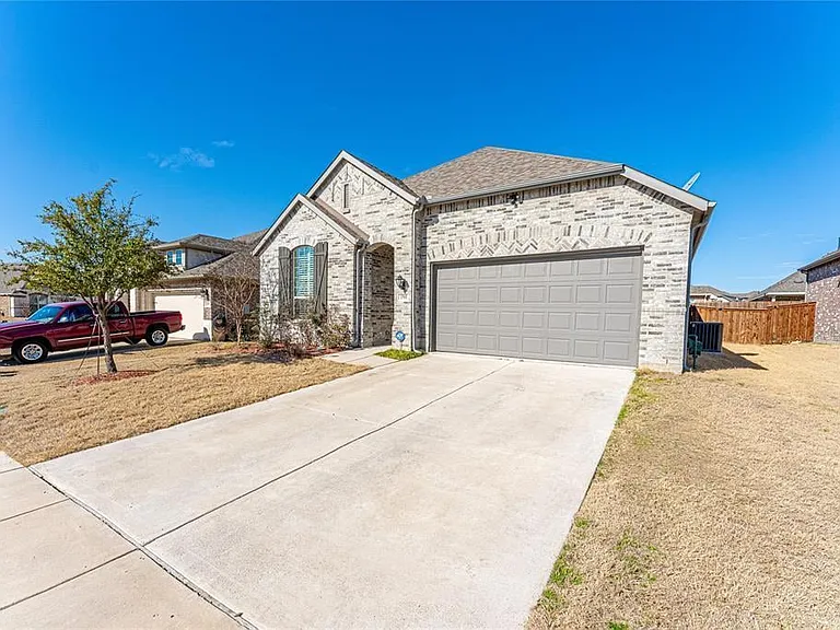 1593 Kessler Dr — Photo 6