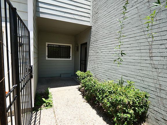 2nd image of 9526 Val Verde St