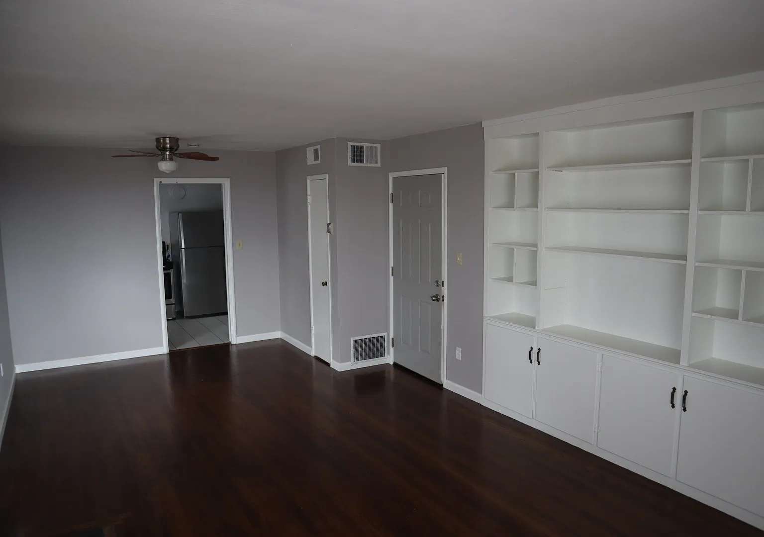 (485) 6518 Outlook Avenue - 4 — Photo 3