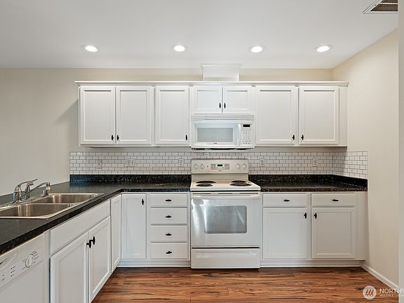 4th image of 1205 Decatur Cir