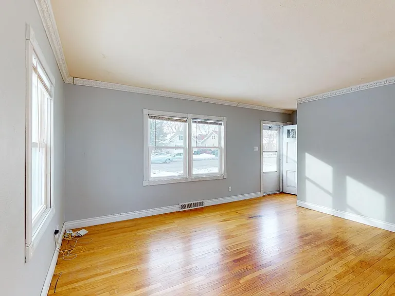 912 Grand Ave — Photo 5