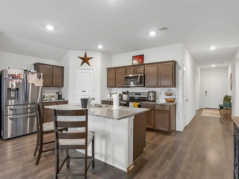 1304 Lowhill Dr — Photo 10