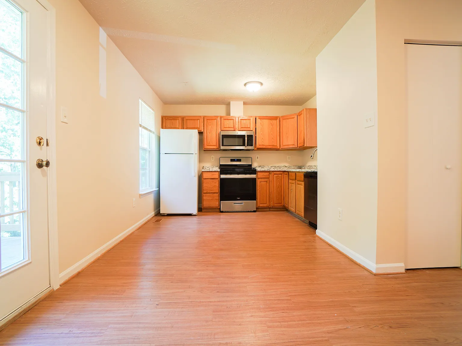 4 bed, 3.5 bath, 1840 sqft, $2,600 — Photo 3