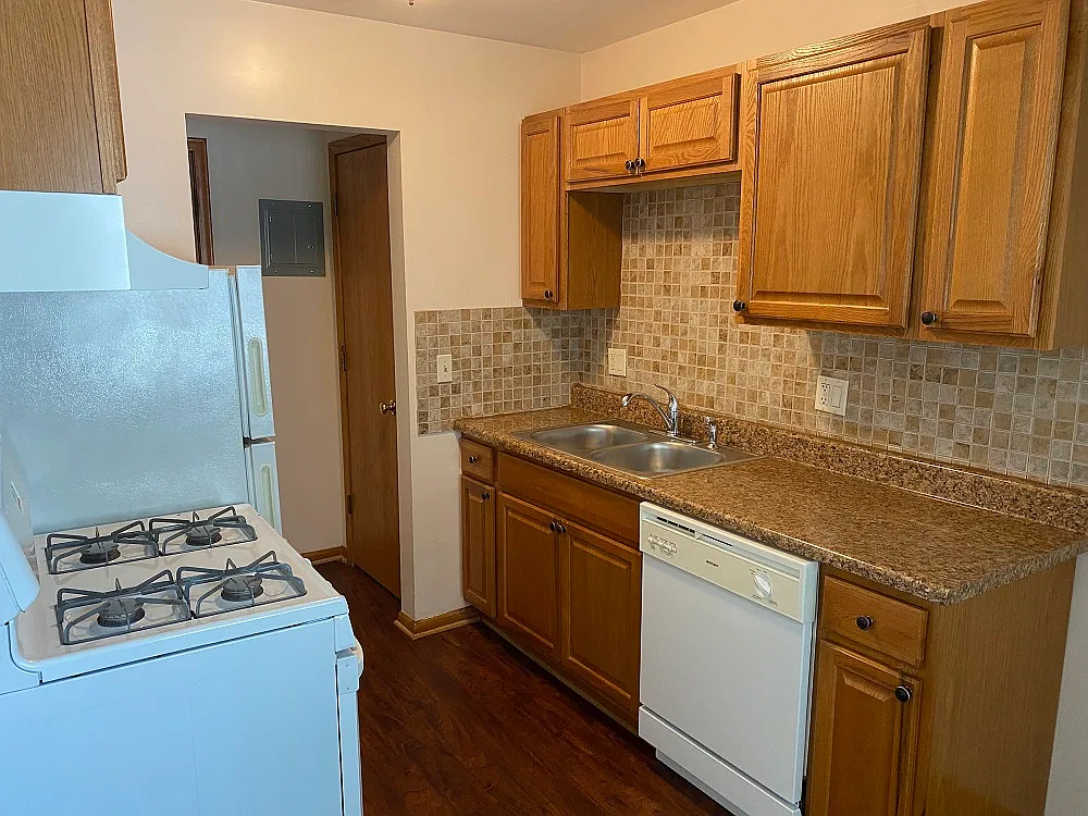 Pillsbury Ave Apartments — Photo 4