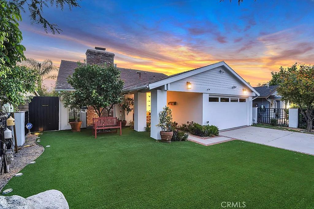 4 bed, 2136 sqft, $5,950 — Photo 2