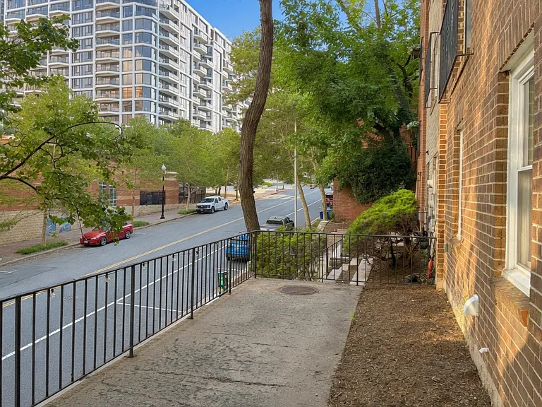 1527 N Colonial Ter #A — Photo 22