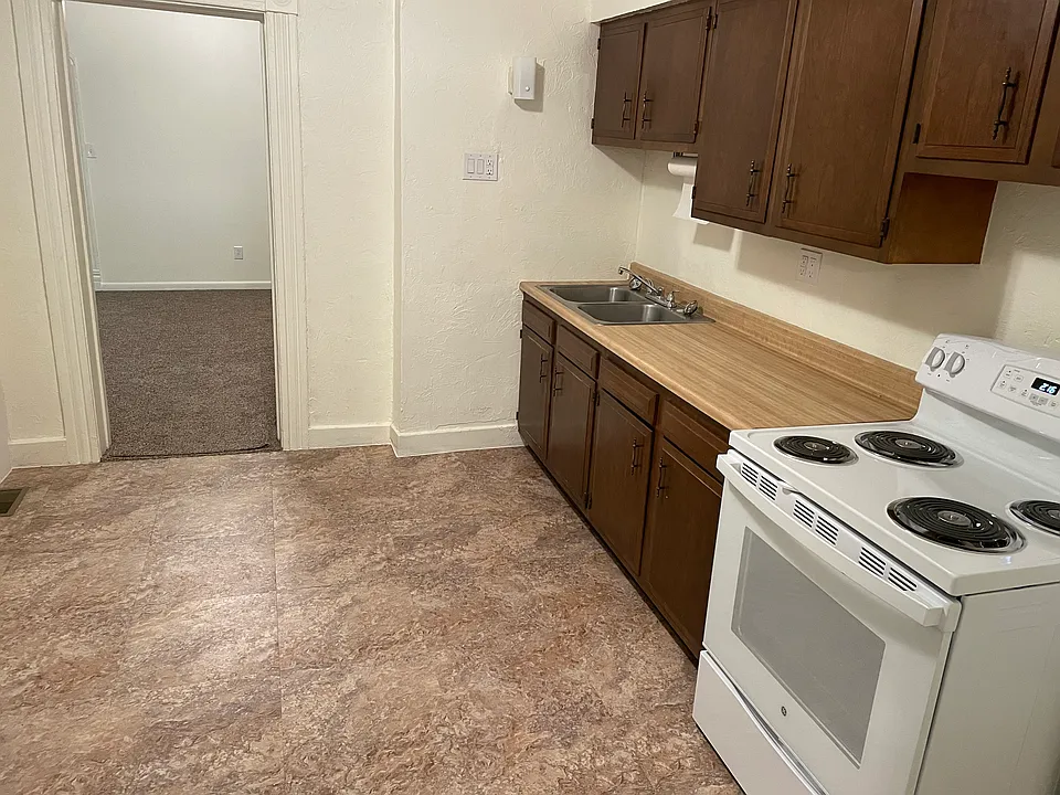 865 1/2 Stanton Ave #1