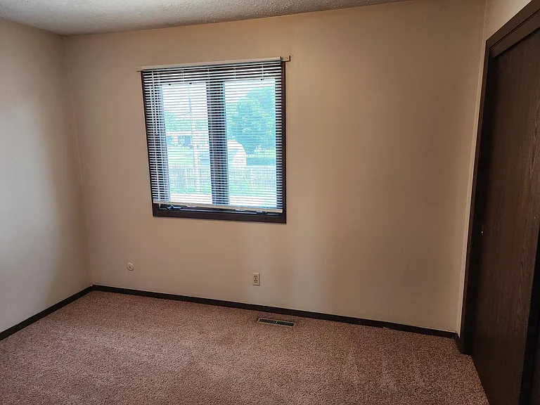 2402 Cottage St — Photo 6