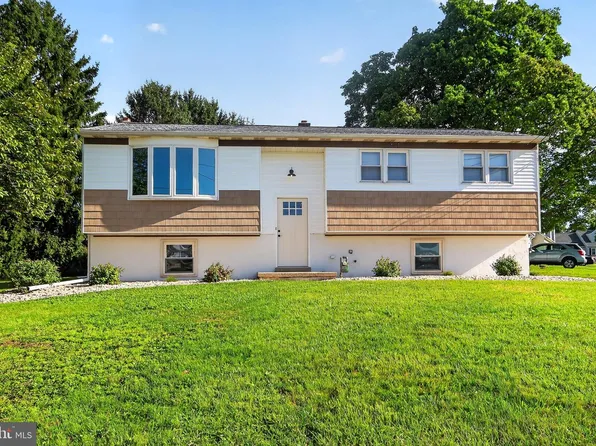 42 Mulberry Ct, Dover, PA 17315