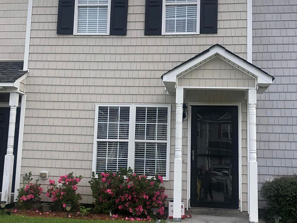 1st image of 102 Ashwood Dr