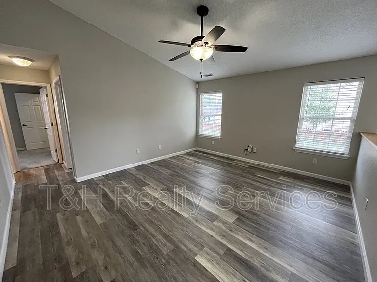 10341 Whitewater Ln — Photo 4