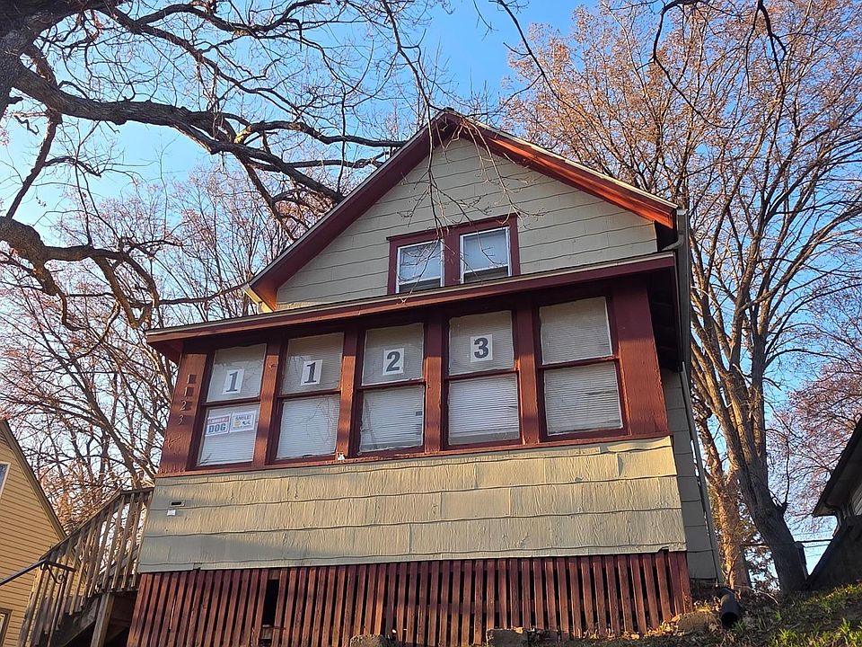 1st image of 1123 6th St E