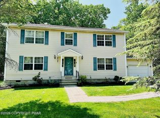 2105 Larkspur Ln, Tobyhanna, PA 18466